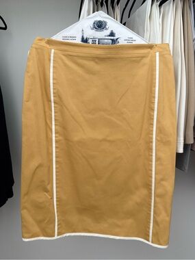 Vintage Oscar De La Renta pencil skirt in size 12. Never worn!